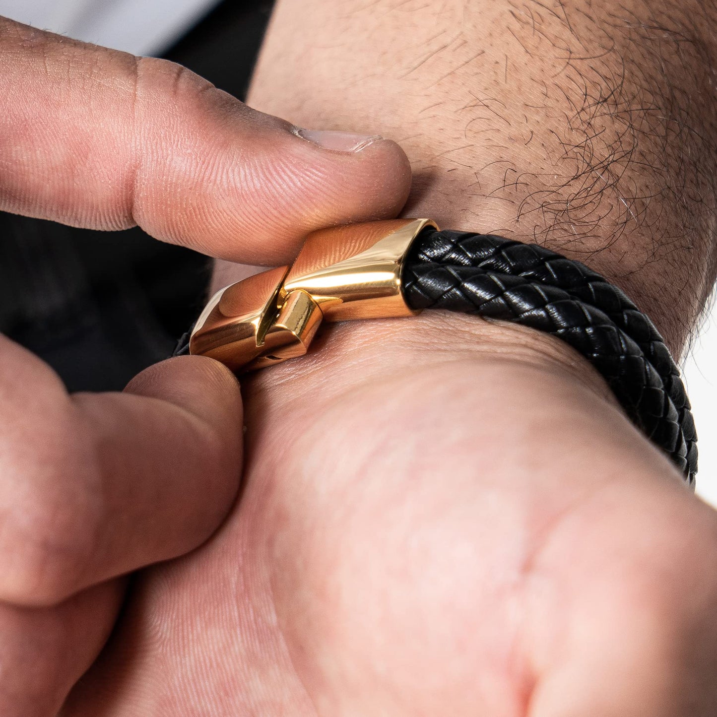 SERASAR Mens Jewellery 23cm Gold Bracelet Men Gift Box Genuine Leather Cowhide Braided Adjust Able Magnetic Clasp Multi Layer Wrap Rope Man Mans Male Band Jewelry Magnet Accessories