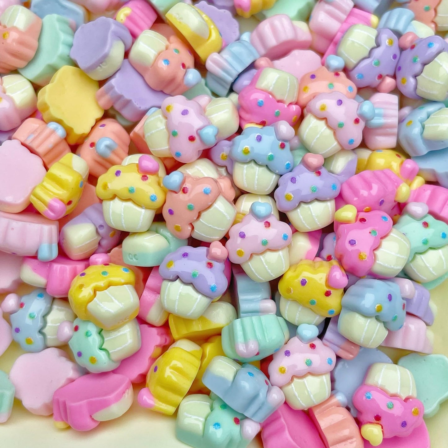100pcs Slime Charms Resin Mushroom Charms Set Mixed Assorted Sweets Flatback Slime Beads Making Supplies for DIY Craft Making and Ornament Scrapbooking (Mushroom)