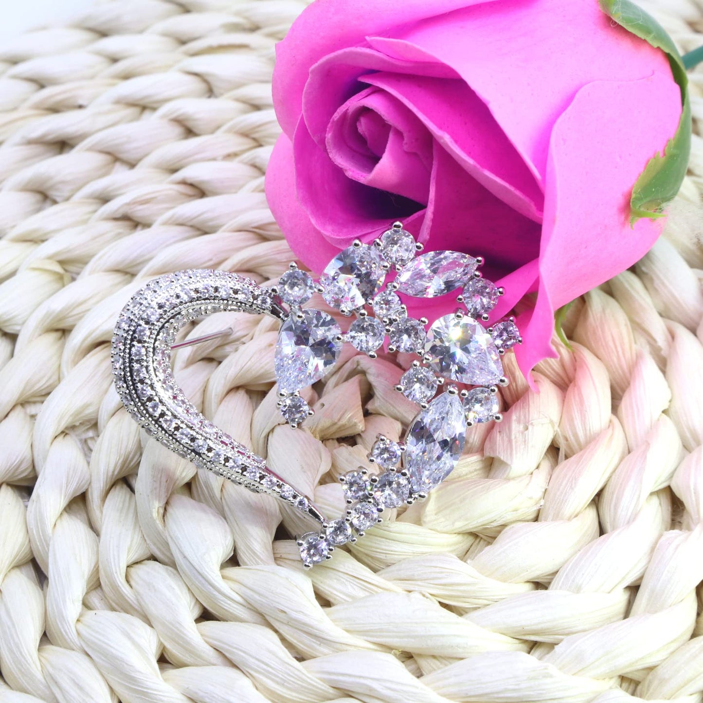 Heart Brooch Pins for Women Fashion Valentine Love Sliver White Rhinestone Jewelry