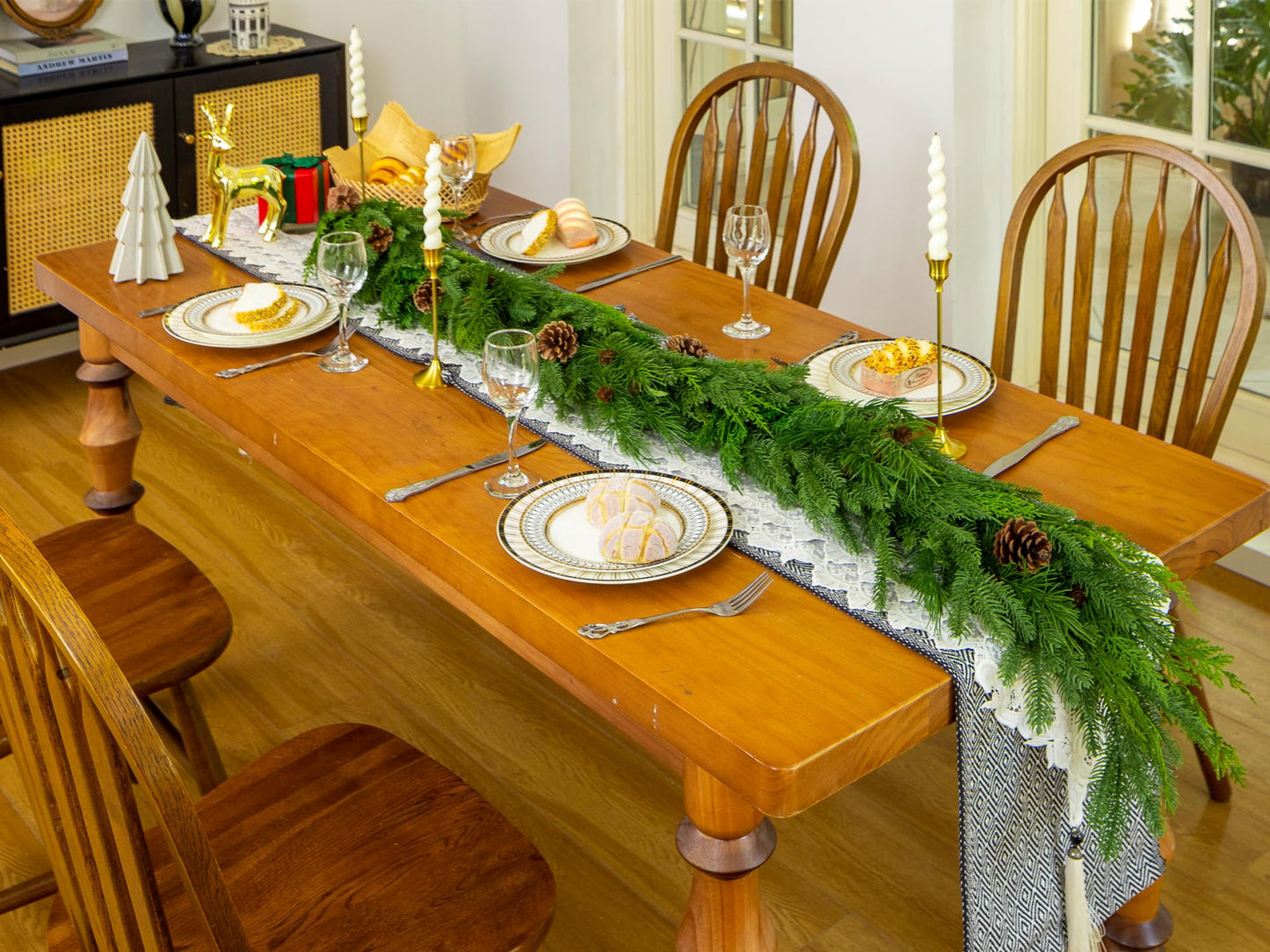 6FT Christmas Garland, Cedar Garland with Pine Cones Artificial Cypress Pine Garland for Mantle Stairs Table Indoor Outdoor Home Xmas Christmas Decor Decorations