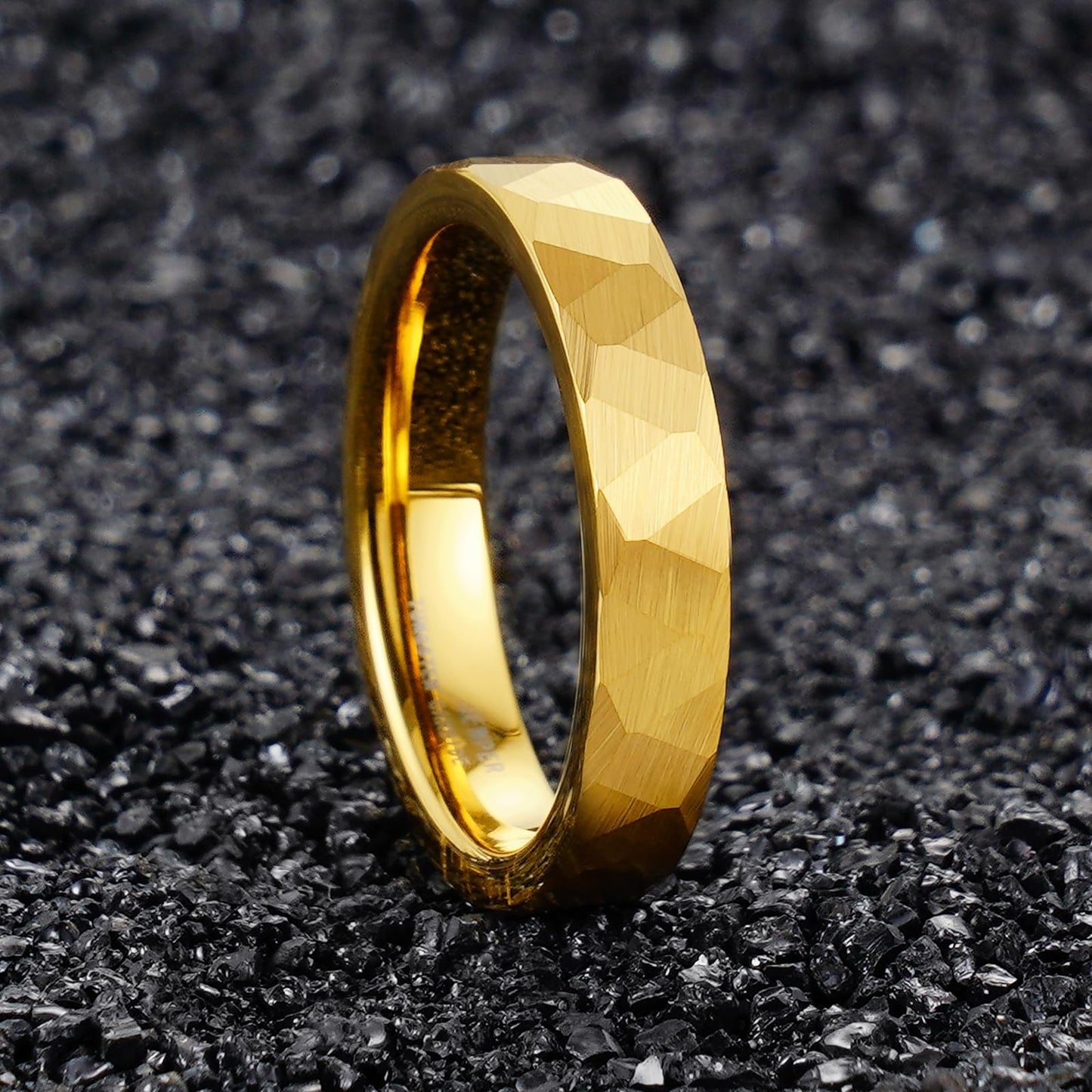 JEWPER 2/4/6/8mm Black/silver/gold Tungsten Rings for Men Womens Couple Fashion Jewelry Promise Engagement Wedding Band Hammered Inner ring inlaid with olive wood Carbide Polished Edge Comfort Fit
