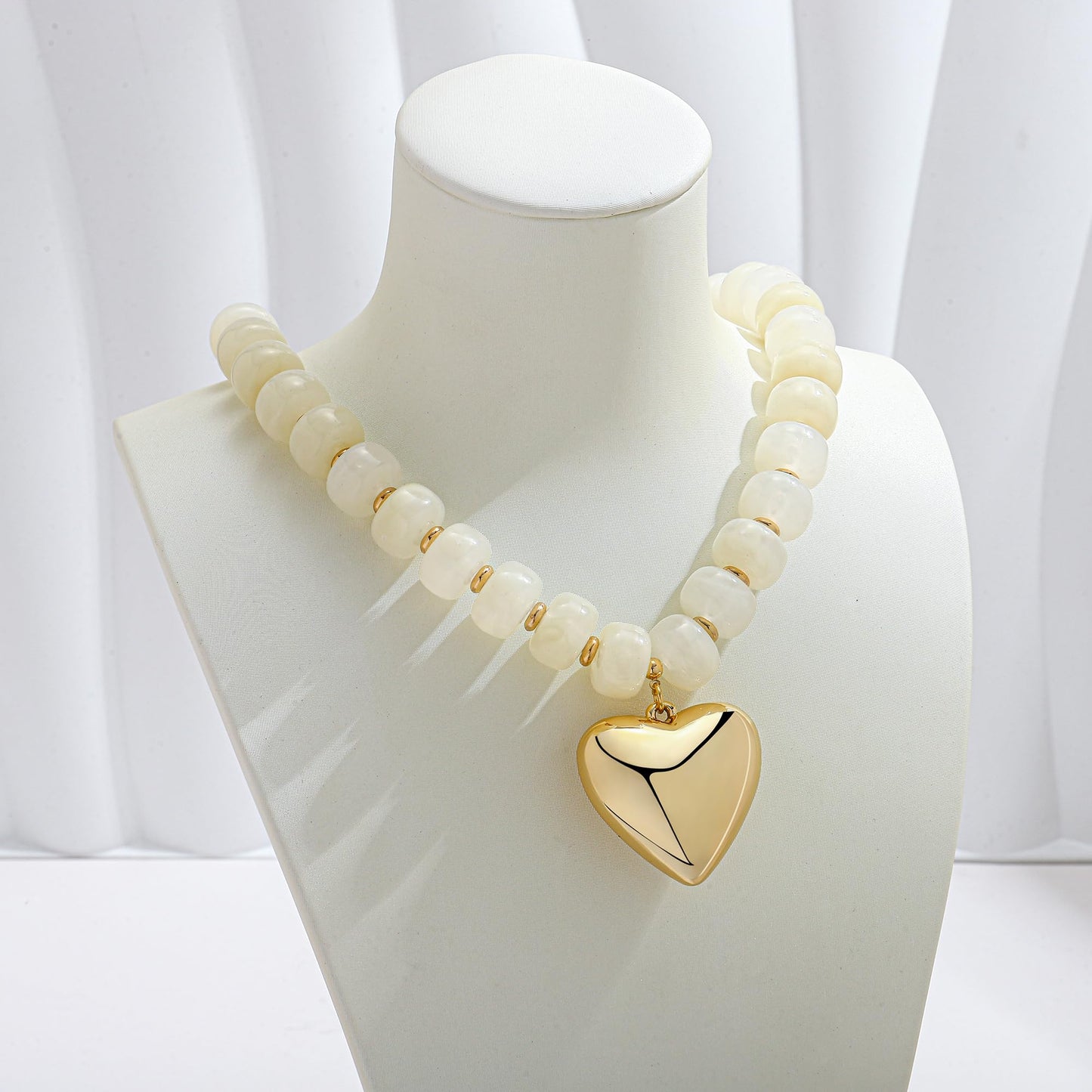 ENSKEFEN Chunky Heart Necklace White Resin Beaded Necklaces for Women Boho Puffy Gold Heart Pendant Necklaces Statement Acrylic Beads Choker Necklace