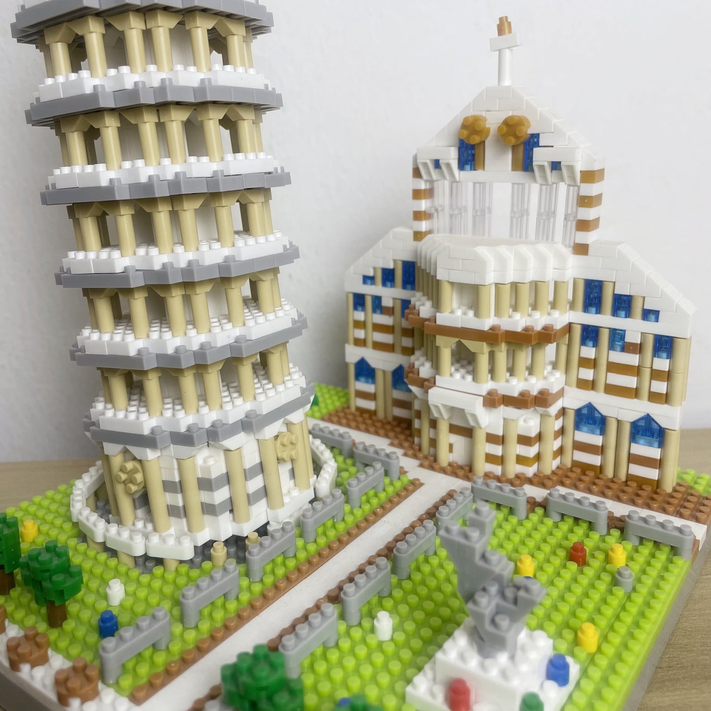 Leaning Tower of Pisa Micro Mini Building Blocks - 8.7"Scale Architecture Model Kit for Adults, Collectible Display Toy with Detailed Manual, STEM Educational Toy for Teens & Adults (1700+ Pieces)