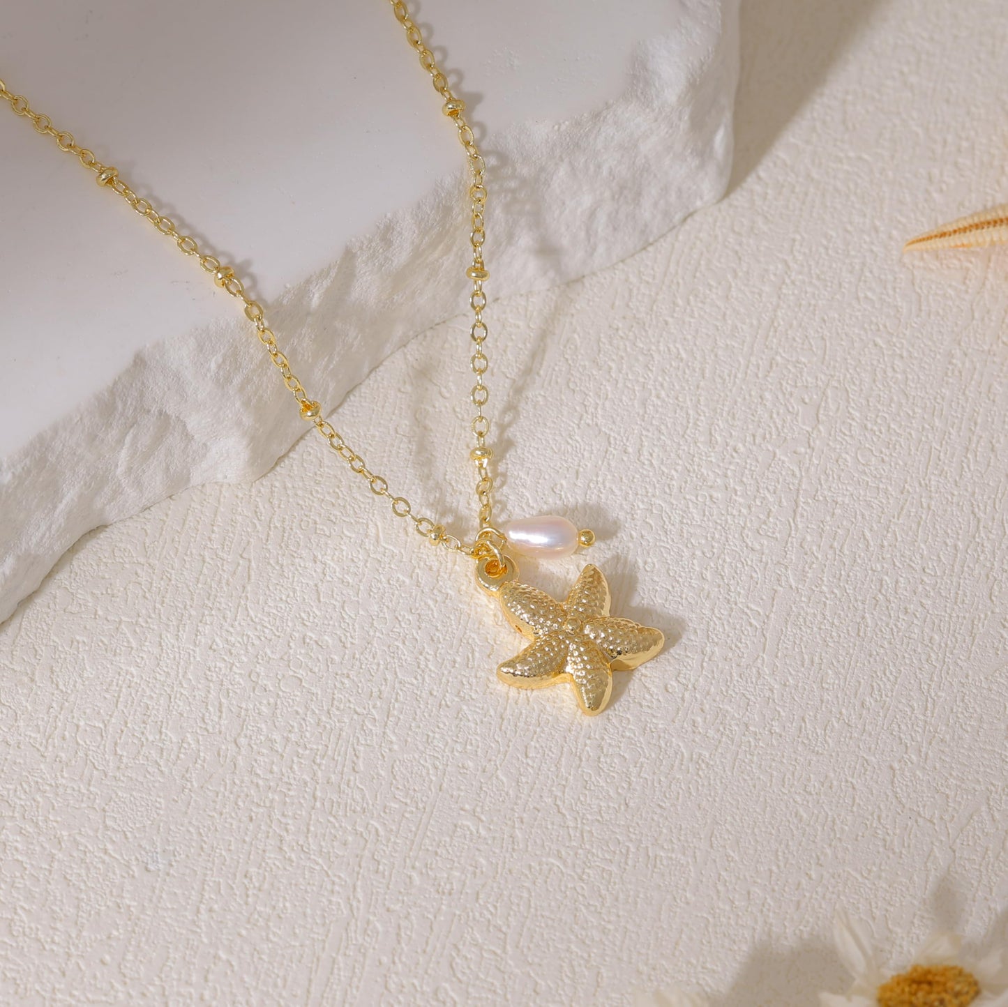 Ewrkbr Charm Necklace for Women,Dainty 14K Gold Pearl Starfish Pendant Necklace Fashion Cute Boho Beach Necklaces Trendy Summer Accessories Jewelry for Women