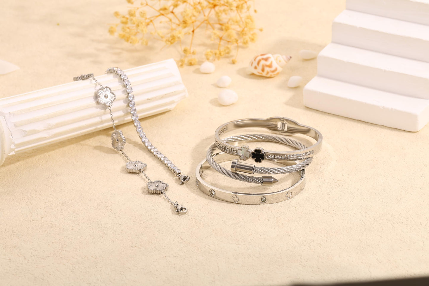 Camhanno 5pcs Gold Stackable Bracelet Set for Women - Stainless Steel Non-Tarnish Clover Lucky Charm Bangle Jewelry, Trendy Gift for Girlfriend/Wife on Christmas Valentine's Birthday