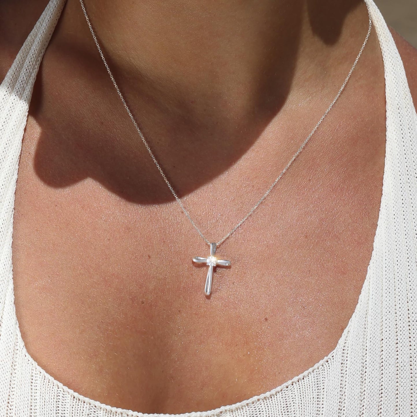 KRKC&CO Moissanite Cross Necklace for Women: D Color VVS1 0,3ct, 925 Vermeil Sterling Silver, Hypoallergenic Petite Pendant, Luxury Gifts for Birthday Anniversary Wedding, Gift Box with Handles