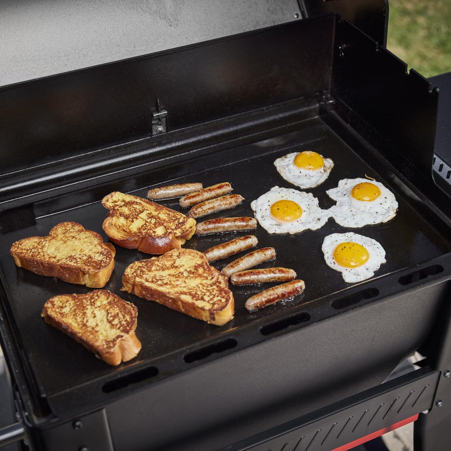 Weber Searwood™ 600 Wood Pellet Smoker Grill – Wi‑Fi & Bluetooth‑Enabled Outdoor Grill for Smoking, Searing, Rapid React PID & Cooking up to 600°F, Black