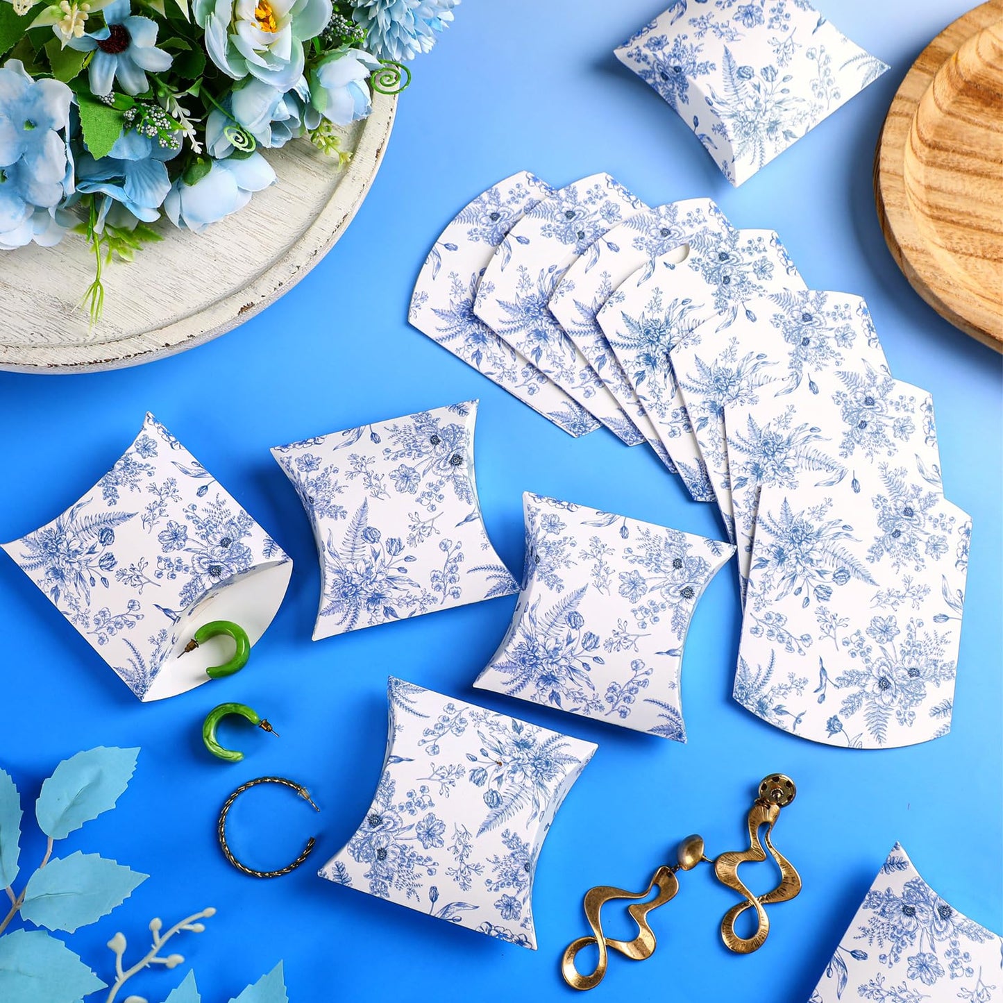 Moinchore 100 Pcs Blue Floral Pillow Boxes Kraft Paper Pillow Gift Boxes Candy Wedding Party Favors Blue Floral Candy Decor for Wedding Baby Bridal Shower Birthday Party Supplies
