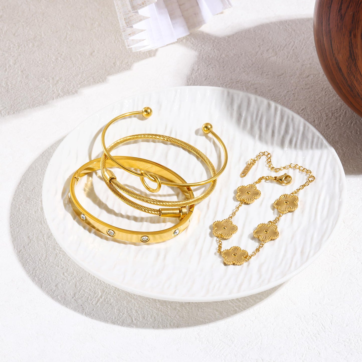 MAOCEN Womens 4Pcs Stackable Floral Gold Bracelets Stainless Steel Bangle Bracelets Non Tarnish Silver Set Trendy Jewelry Gifts for Womens (Gold Gold, 7")