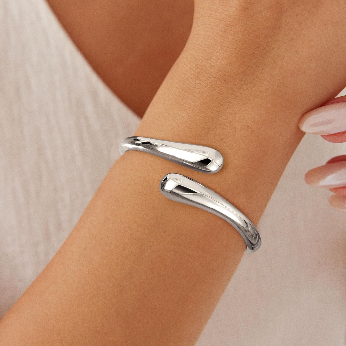 Eaciy Silver Bracelets for Women Trendy - 14K Whited Gold Plated Bangle Bracelet Chunky Adjustable Twist Cuff Gold Bracelet Non Tarnish Waterproof Jewelry for Women Gifts