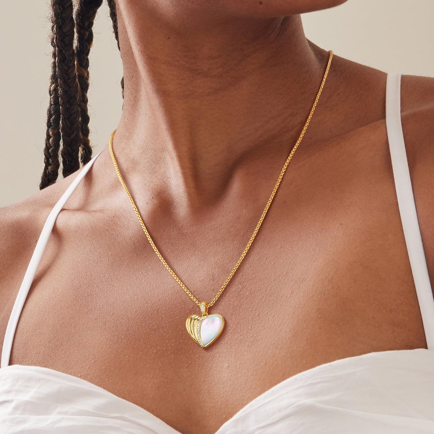 Fettero Dainty MOP Necklaces for Women, 14K Gold Plated Love Heart Pendant Cute Charm Neclace Delicate Pearl Beach Gold Necklace for Women Jewelry Gift