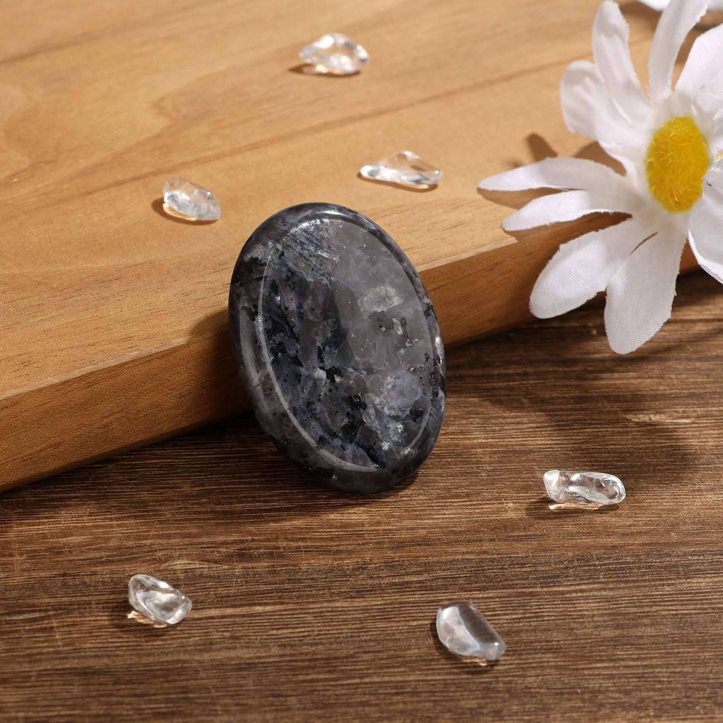 GolbalJew Labradorite Thumb Worry Stone for Anxiety Healing Crystals Sets, Hand Carved Crystals and Healing Stones, Meditation Crystal Reiki Natural Relax Palm Stone for Anxiety Therapy Relief