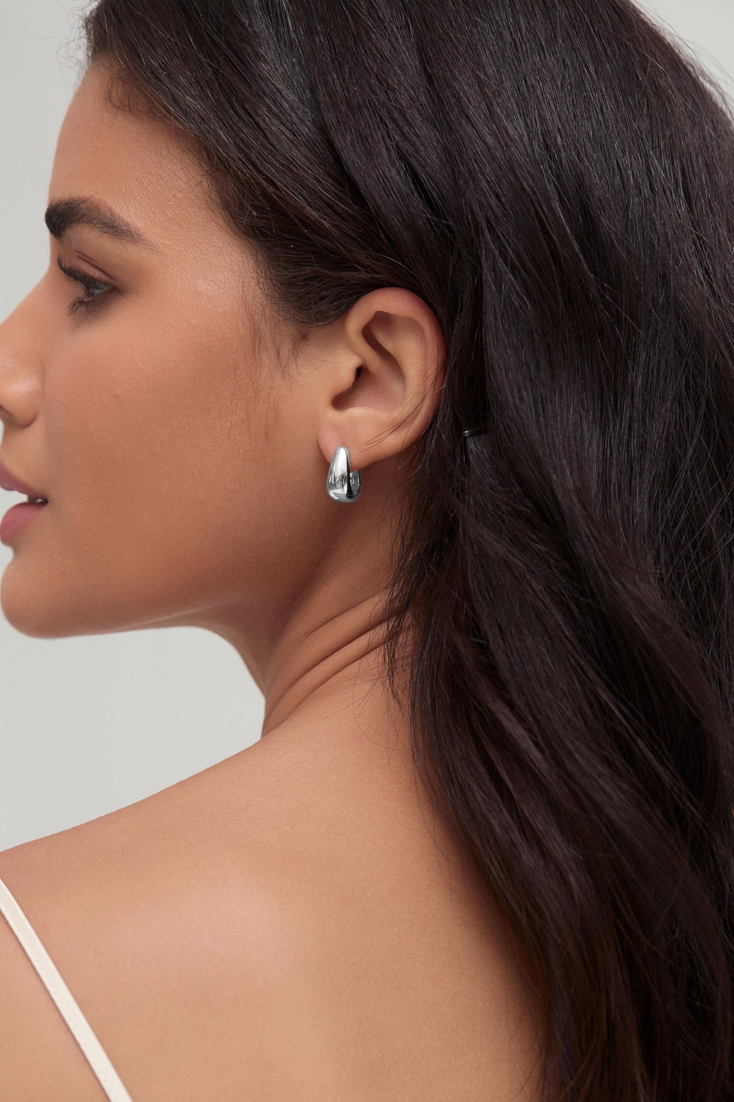 Small Chunky Hoop Earrings for Women 14k Real Gold Plated 925 Sterling Silver Post Small Oval Hoop Earrings Hypoallergenic Thick Huggie Hoops Earrings Jewelry Gifts for Women (silver)