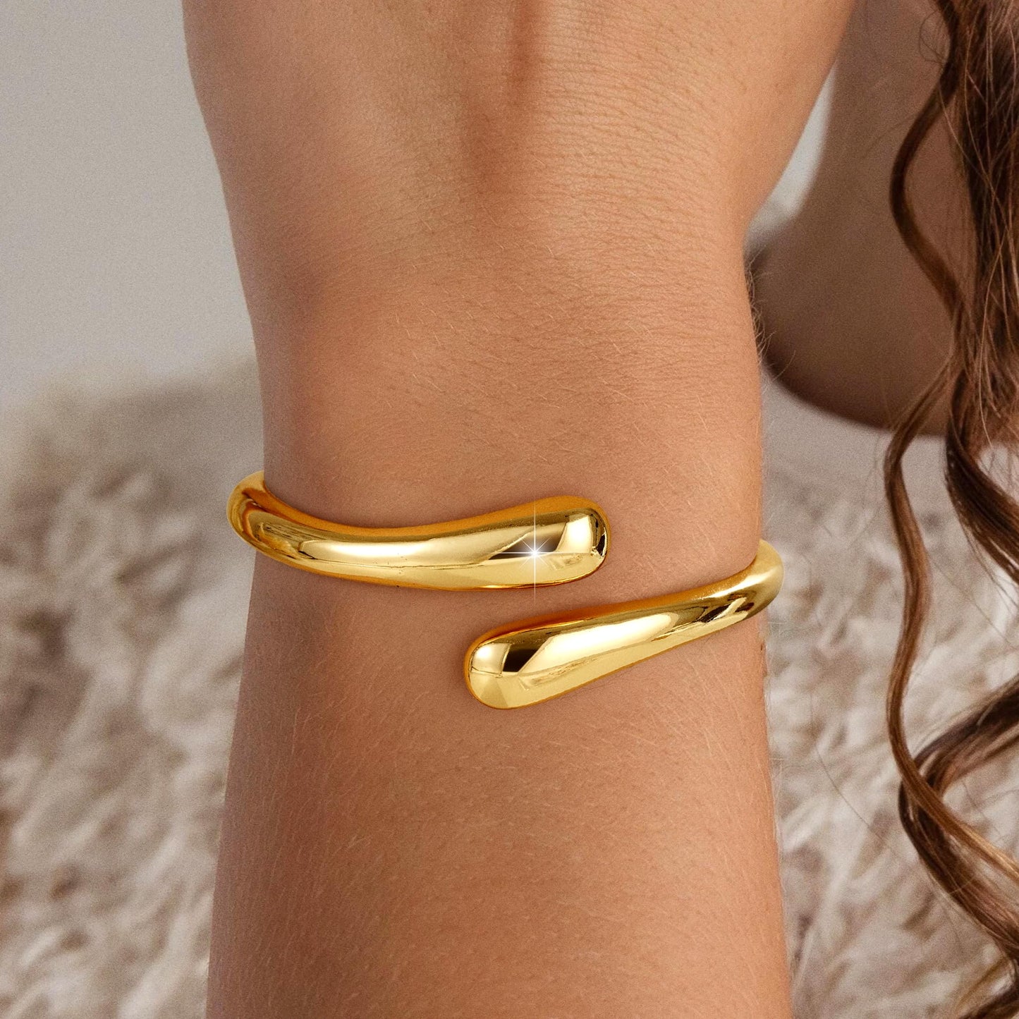 Eaciy Gold Bracelets for Women Trendy - 14K Gold Plated Bangle Bracelet Chunky Adjustable Twist Cuff Gold Bracelet Non Tarnish Waterproof Jewelry for Women Gifts