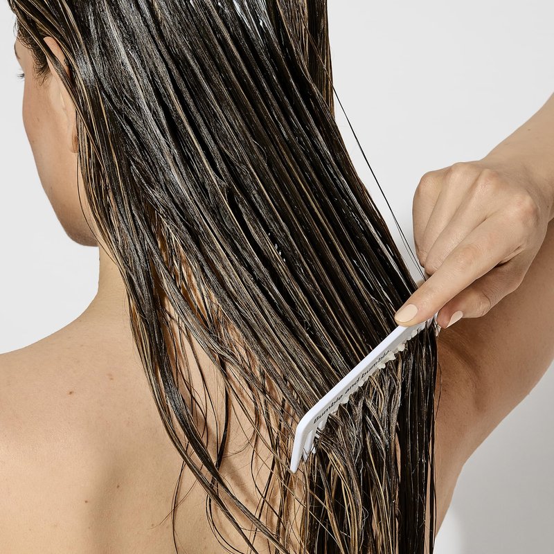 Bumble and bumble. Bond-Building Hair Repair Conditioner | Strengthens and Prevents Breakage | Smooths Frizz, Adds Shine | For Damaged Curly, Wavy, Straight Hair Types, 6.7 Fl Oz
