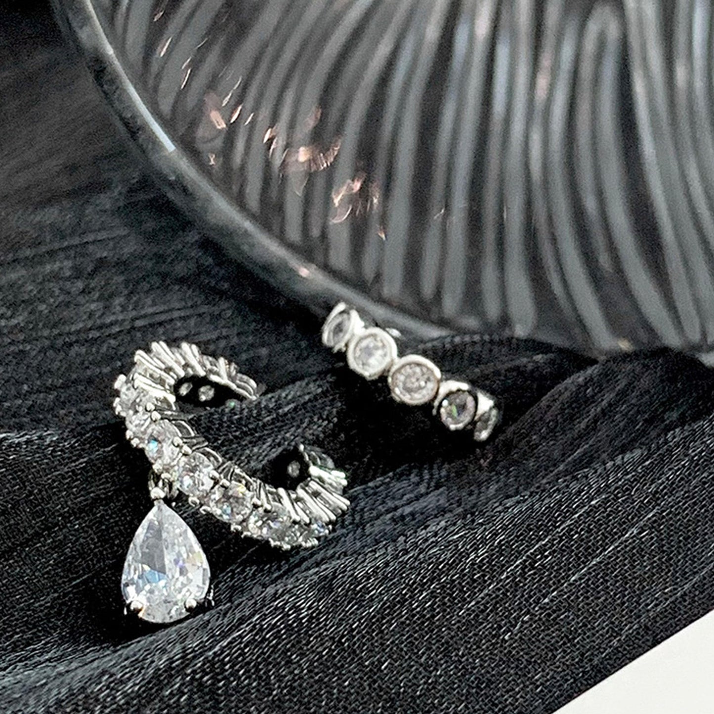 2 Pairs Hoop Earrings for Women Trendy Huggie Ear Cuffs Non Piercing Clip On Earring Silver Hypoallergenic Rhinestone Cartilage Earring Sets for Multiple Piercing Cute Small Jewelry Gift