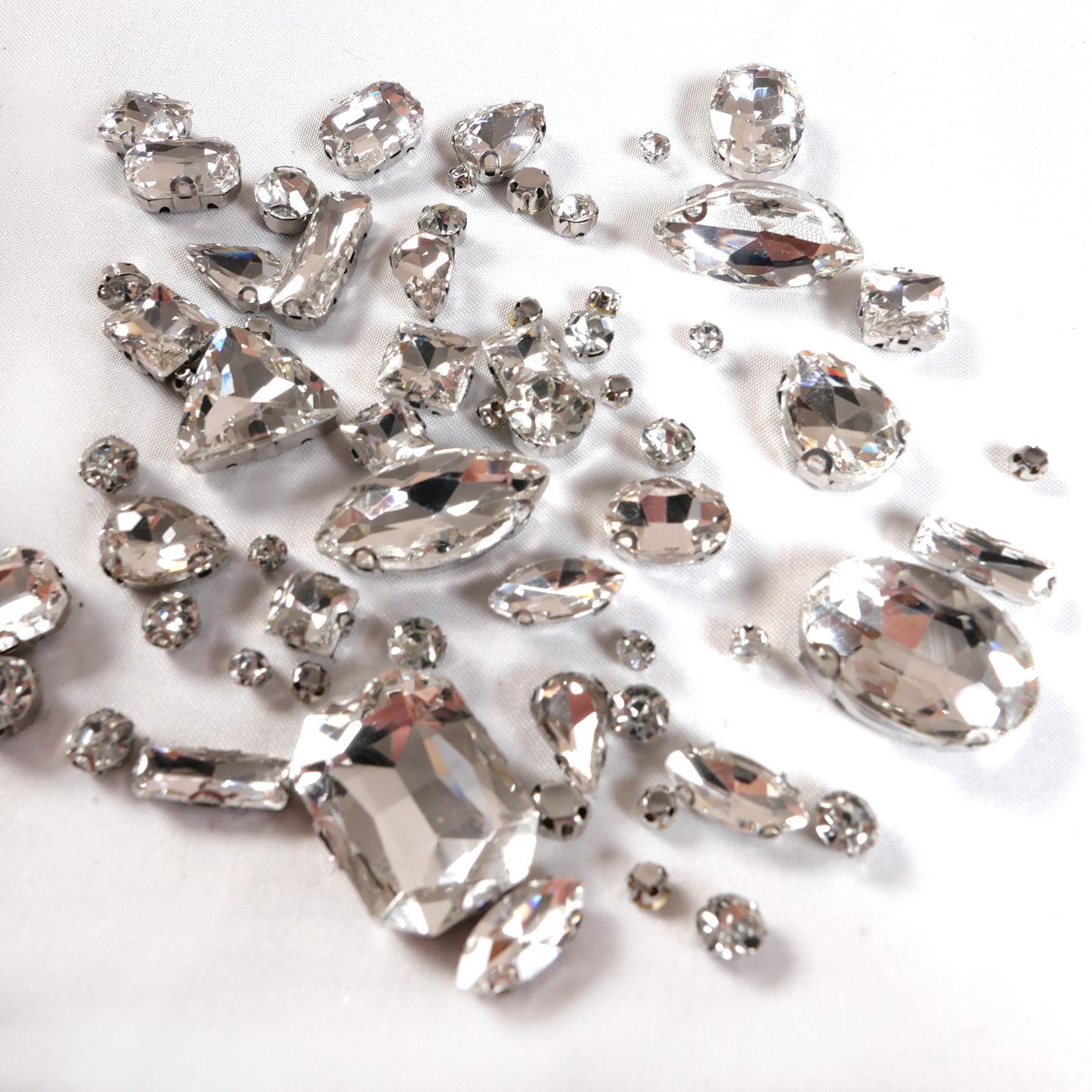 260 PCS/Pack 9 Shapes 24 Sizes Mixed Clear Crystals, Silver Sew on Glass Rhinestones,Crystal Gems Mental Flatback with Silver Claw, for Jewelry Crafts Costume DIY Garment