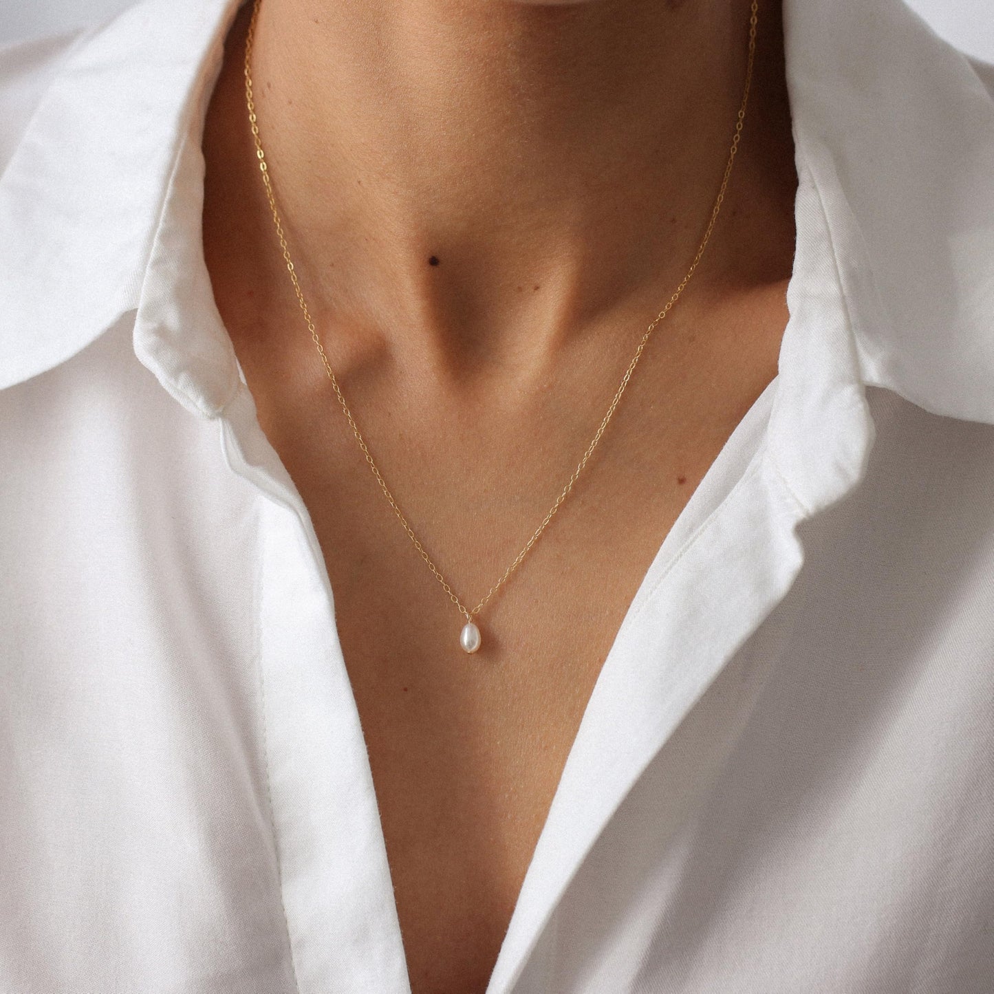 Treasure Bender Pearl Necklaces for Women Trendy, 14k Gold Plated Dainty Necklace Simple Pearl Drop Single Charm Pendant Necklace Birthday Wedding Gifts Gold Jewelry for Women
