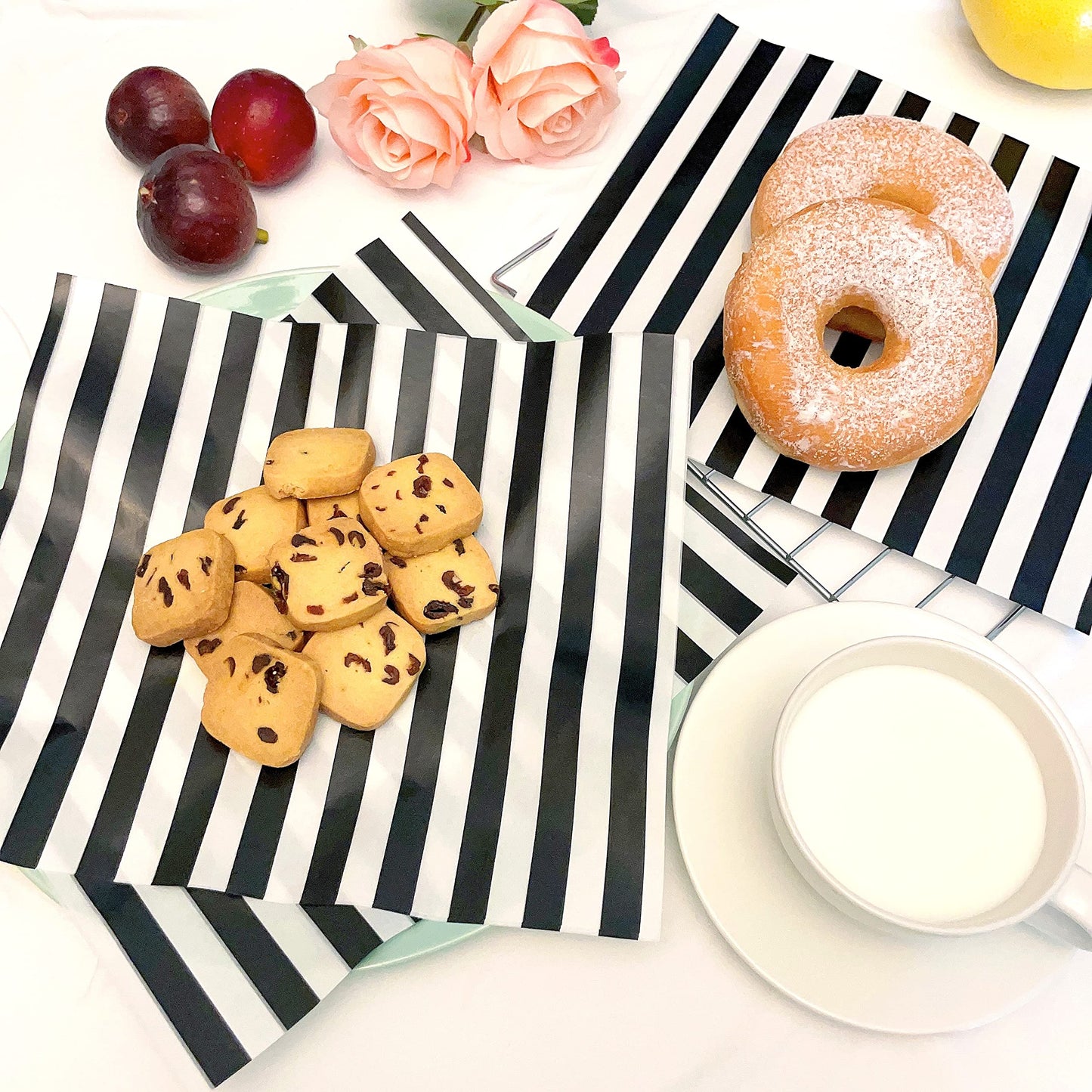 Suiwen 150 Gold and White, Black and White Striped Wax Paper, Food Picnic Paper, Greaseproof Paper,Waterproof Dry Hamburger Paper Liners Wrapping Tissue for Plastic Food Basket(Gold/Black/White)