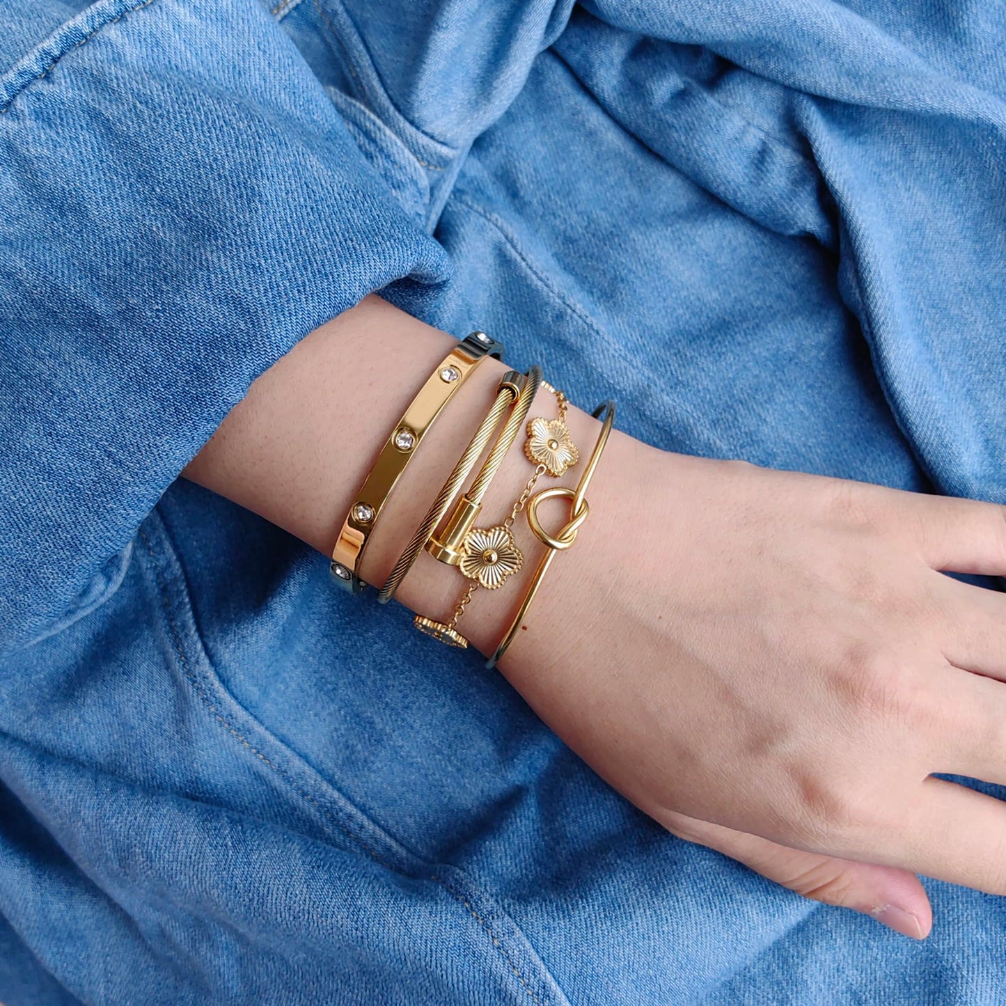 MAOCEN Womens 4Pcs Stackable Floral Gold Bracelets Stainless Steel Bangle Bracelets Non Tarnish Silver Set Trendy Jewelry Gifts for Womens (Gold Gold, 7")