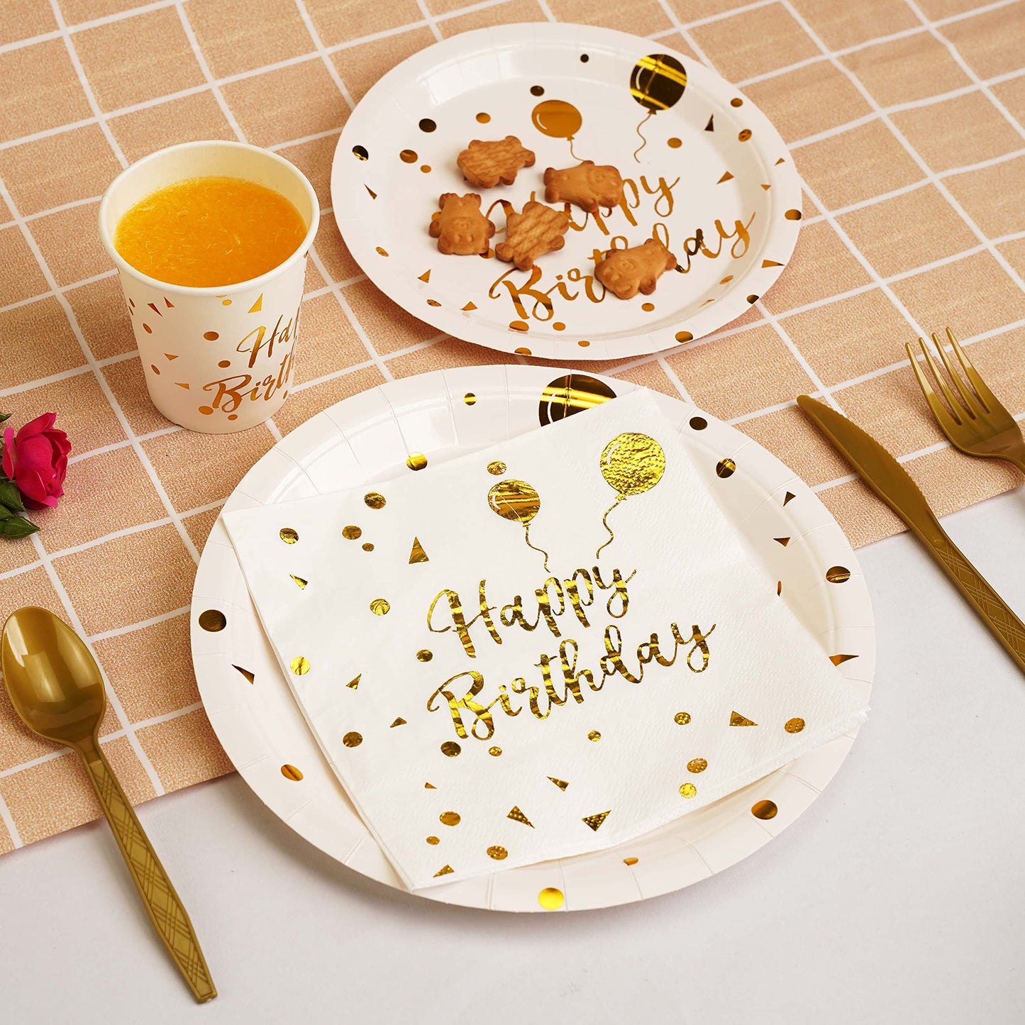 200 pieces of white and gold birthday party supplies, disposable happy birthday tableware set, gold plastic knives, forks, spoons, straws. Birthday themed tray, cup,25Guests（white）