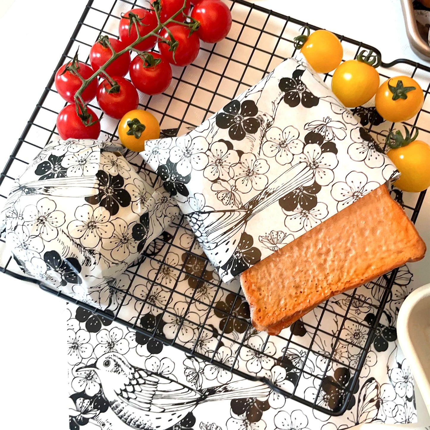 Suiwen 150pcs Summer Black and White Floral Wax Paper Sheets Sandwich Wrapping Paper, Greaseproof Wrap Parchment Papers Air Fryer Disposable Liner Food Basket Liners for Outdoor Picnic