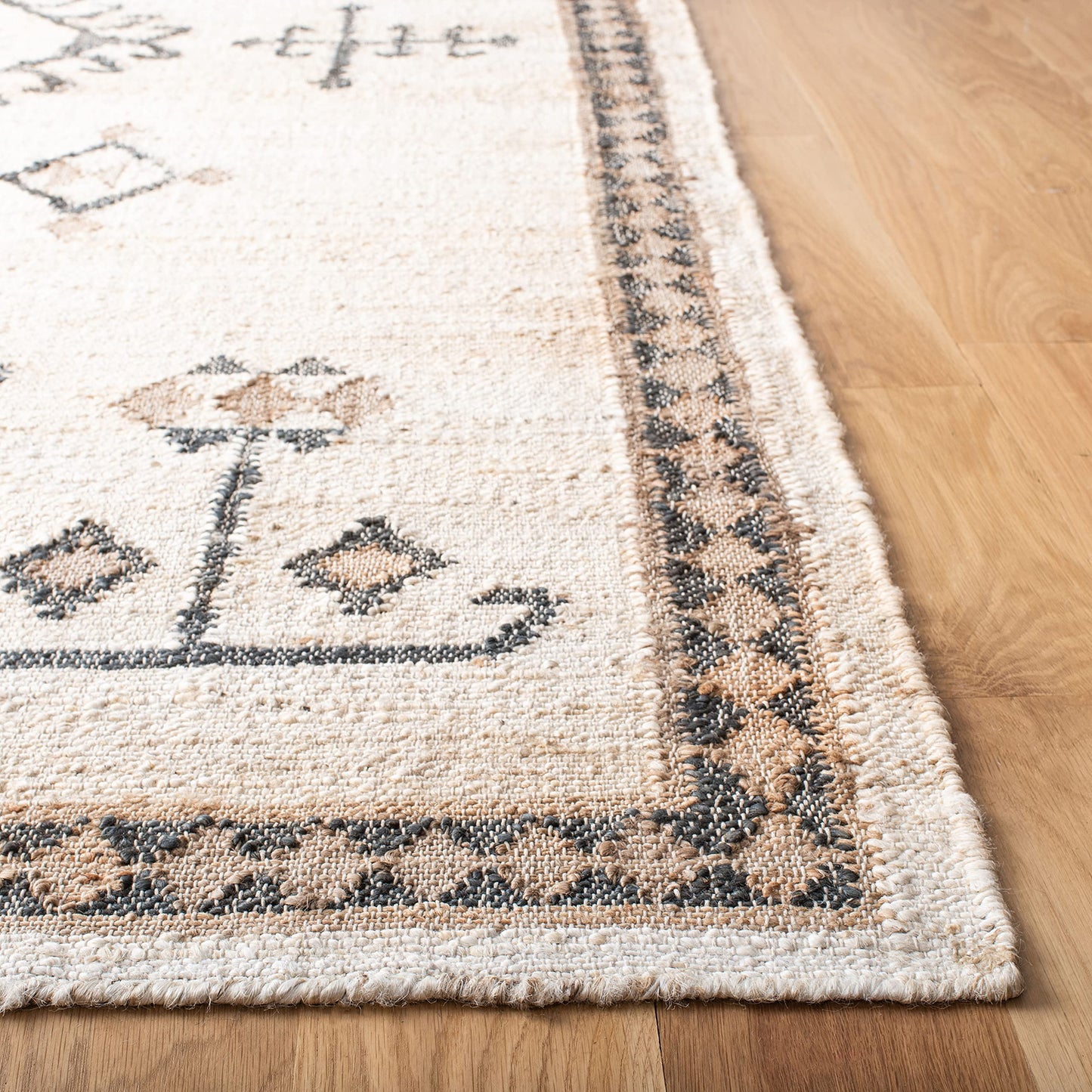 SAFAVIEH Kilim Collection Area Rug - 5' x 8', Ivory & Black, Handmade Flat Weave Jute, Ideal for High Traffic Areas in Living Room, Bedroom (KLM762A)