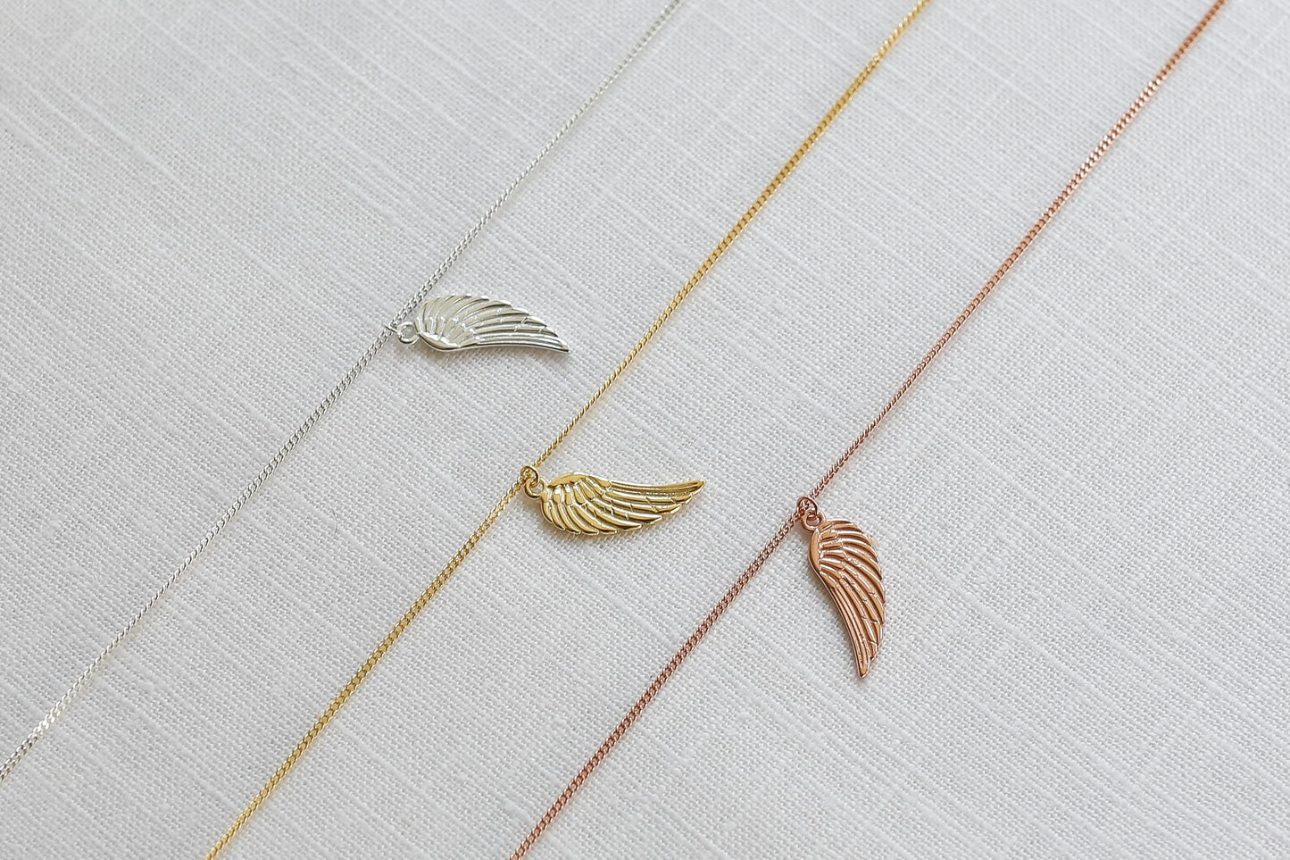 LUUK LIFESTYLE Necklace with angel wings pendant and HAPPINESS gift card, 925 sterling silver, fashion jewelry for everyday life, beach, water resistant, trendy boho design, 19” chain length, gold