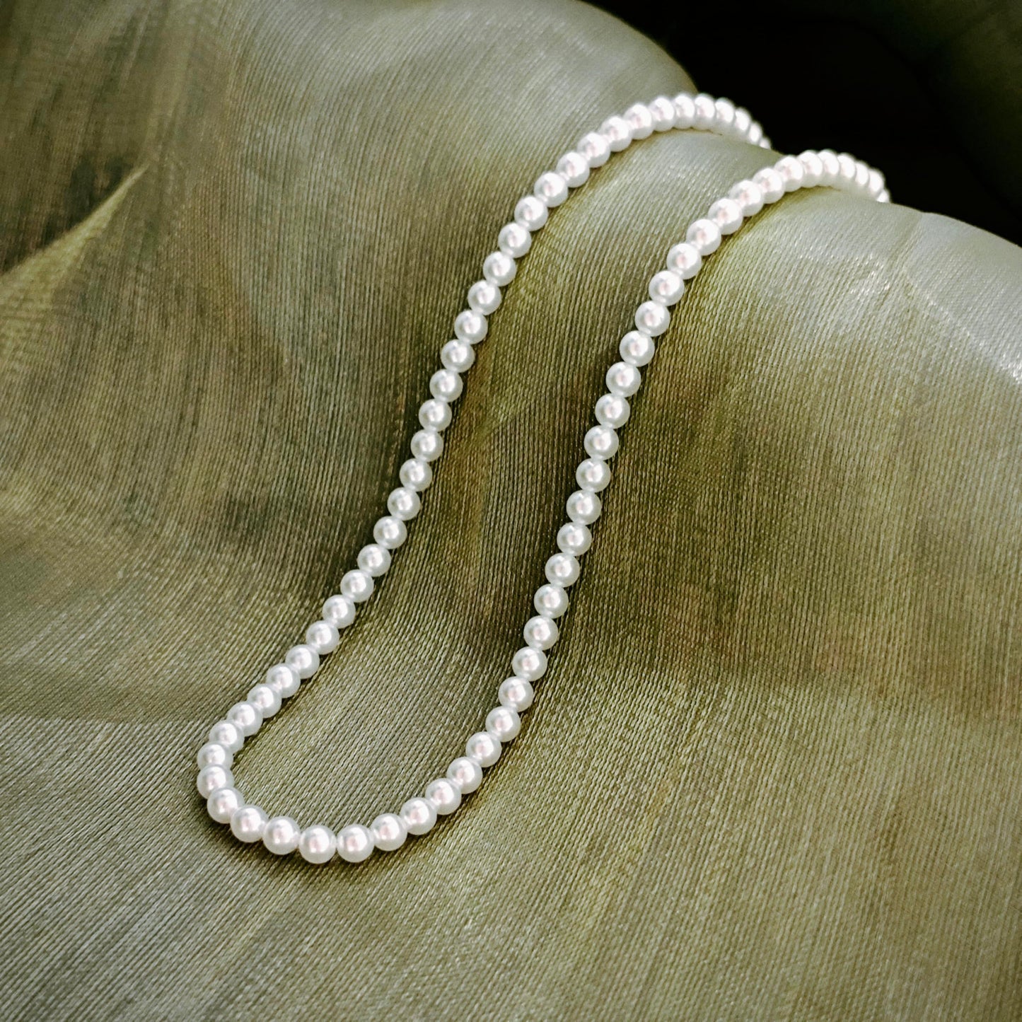 Zeffy Pearl Necklace for Women, 4MM Dainty Round Imitation Pearl Choker Necklace Wedding Delicate Jewelry for Women Simple Bridesmaid Jewelry Gifts