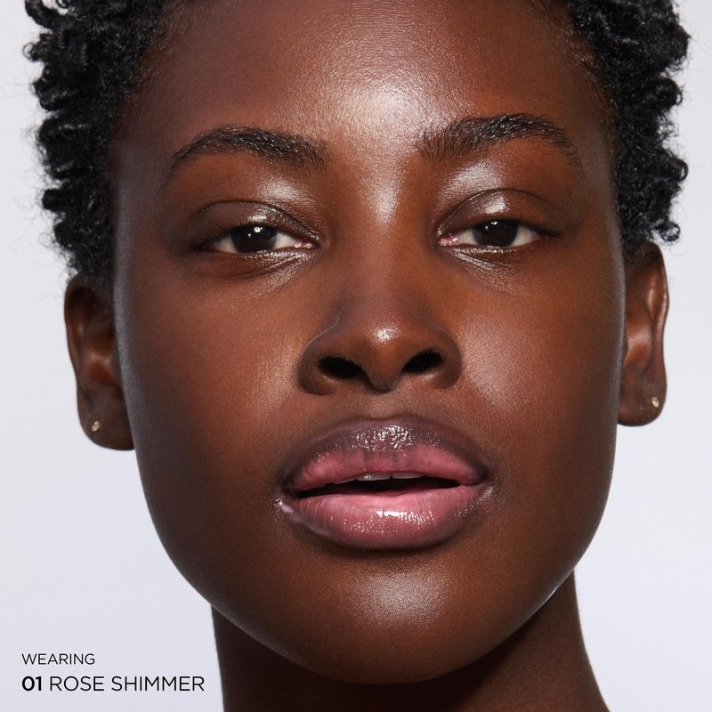 Clarins Natural Lip Perfector | Award-Winning | Sheer Finish Lip Plumping Gloss | Instant 3D Shine | Nourishing, Hydrating, Softening | Contains Natural Plant Extracts With Skincare Benefits