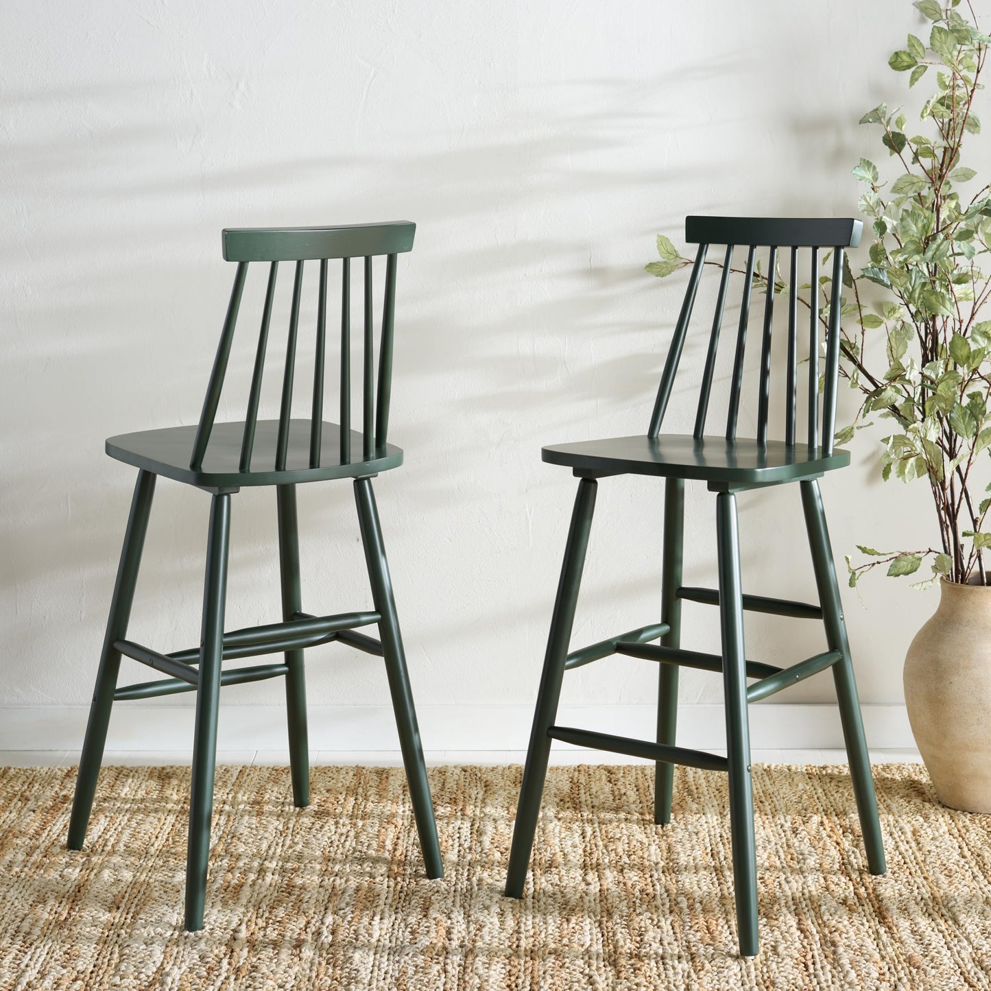 SAFAVIEH Home Collection - Beaufort Garden Green Solid Wood Bar Stool Set of 2, 30-Inch Seat Height, Farmhouse Windsor Spindle Back Design (BST8500G-SET2)