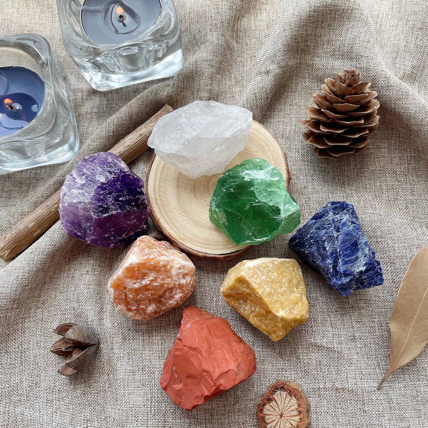 YAFU HOME 7Pcs Chakra Stones and Healing Crystals Gift Box - 7 Premium Raw Stones, Amethyst, Clear Crystal, with Velvet Pouch, Beginner's Gifts, for Meditation, Yoga, Reiki